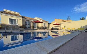 Villa for rent in Llanos del Peral, Almeria